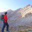قله ی کول جنو جایی عالی برای صخره نوردی قله کول جنو را می توان شرقی ترین قله خط الرأس اشترانکوه یاد کرد . این قله را فنی ترین قله ایران می نامند. وجه تسمیه کول جنو را به چند صورت شنیده ایم و وجه تسمیه ای که کوهنوردان بومی منطقه از آن می گویند این است که کول جنو را به "سایه جن ها” معنی می کنند ؛ می گویند در قدیم بهمن های سهمگینی از این کوه سرازیر می شده که باعث به وجود آمدن صداهای هولناک و خشن در منطقه میشده است و به همین دلیل نام این کوه را کول جنو گذاشته اند.